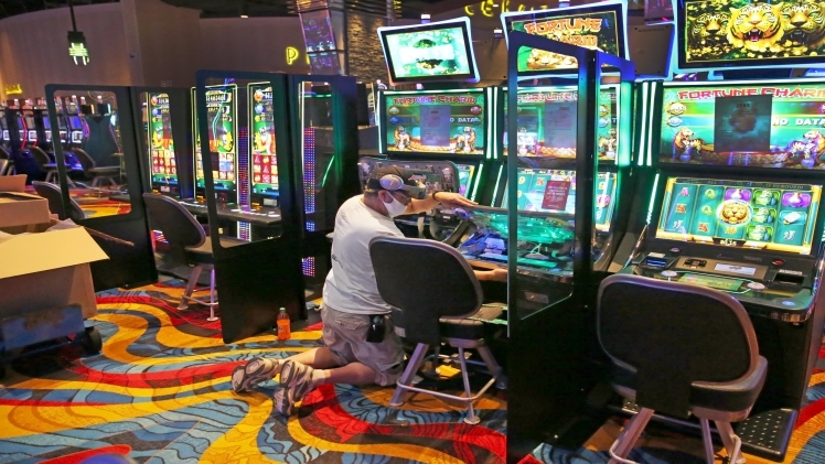 Play at Online Casinos