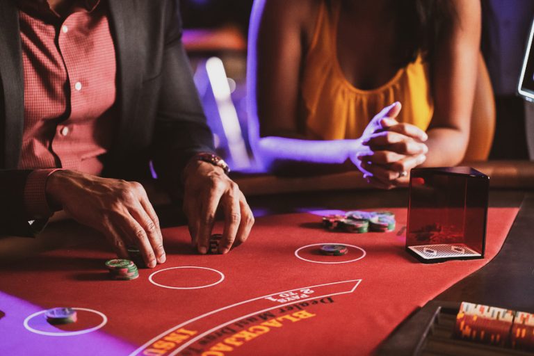 Online Casino Games vs Traditional Casino Games: A Comparison